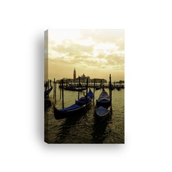 Obraz na płótnie canvas pionowy łodzie morze miasto niebo pixitex