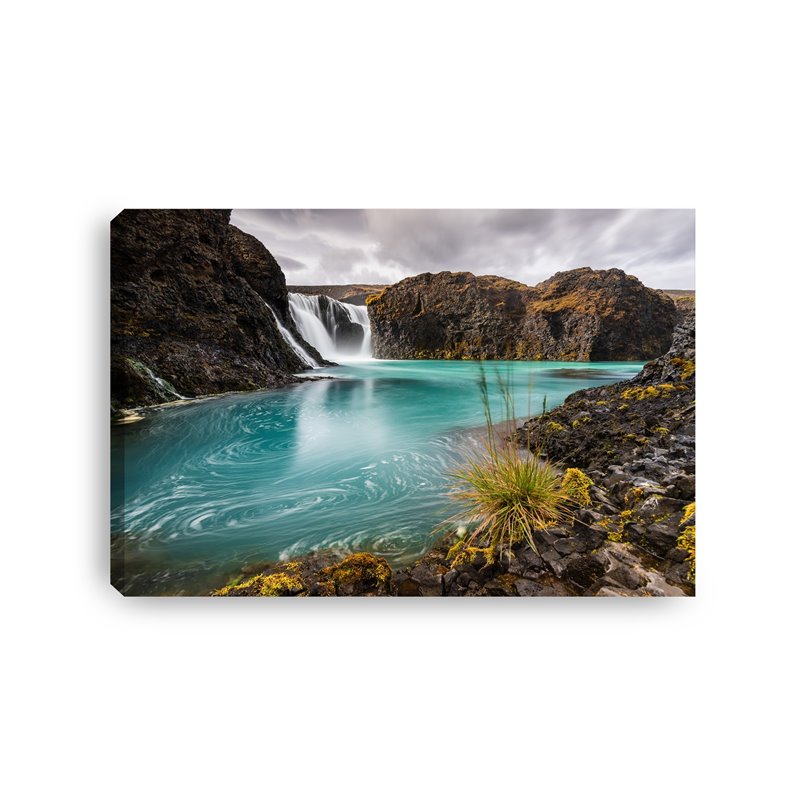 Obraz na płótnie canvas duży 120x80 błękitne jezioro w górach wodospad szare niebo pixitex